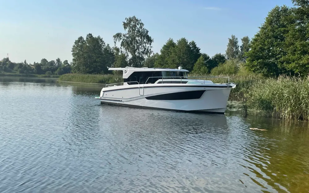 slider 0 Delphia  10 Sedan - null