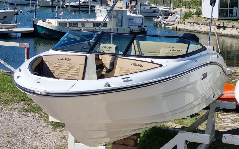slider 1 Sea Ray SPX 210 OB