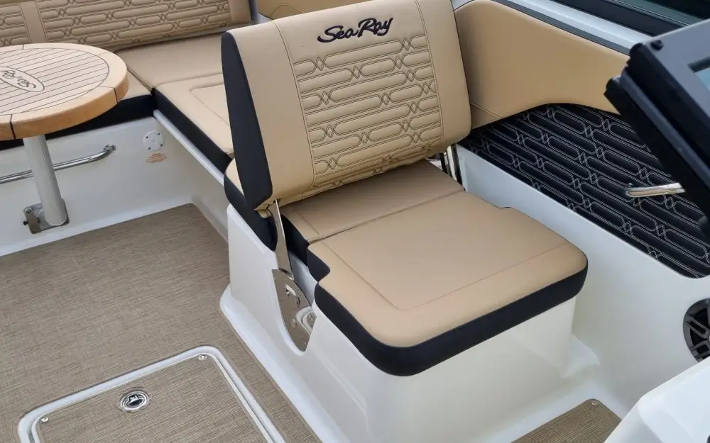 slider 4 Sea Ray SPX 210 OB