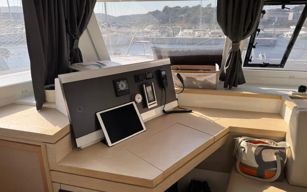 slider 12 Fountaine Pajot Lucia 40