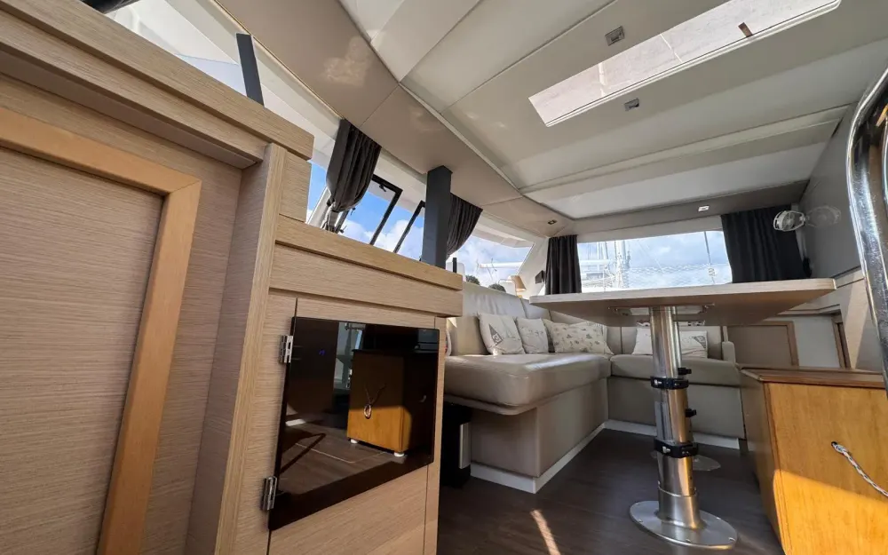 slider 19 Fountaine Pajot Lucia 40