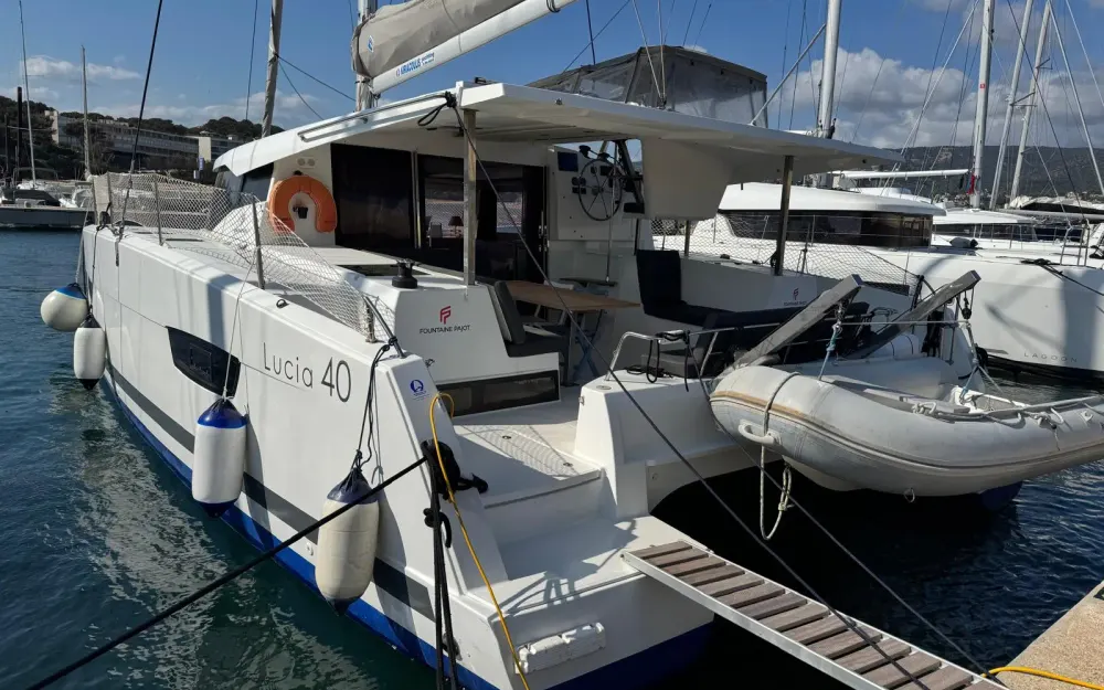 slider 2 Fountaine Pajot Lucia 40
