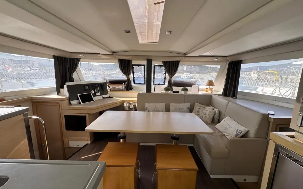 slider 7 Fountaine Pajot Lucia 40
