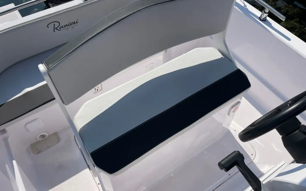 slider 12 Ranieri Voyager 19 S