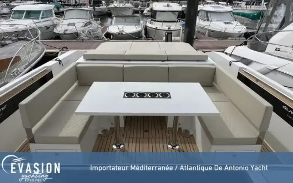 slider 10 De Antonio Yachts D36 Open