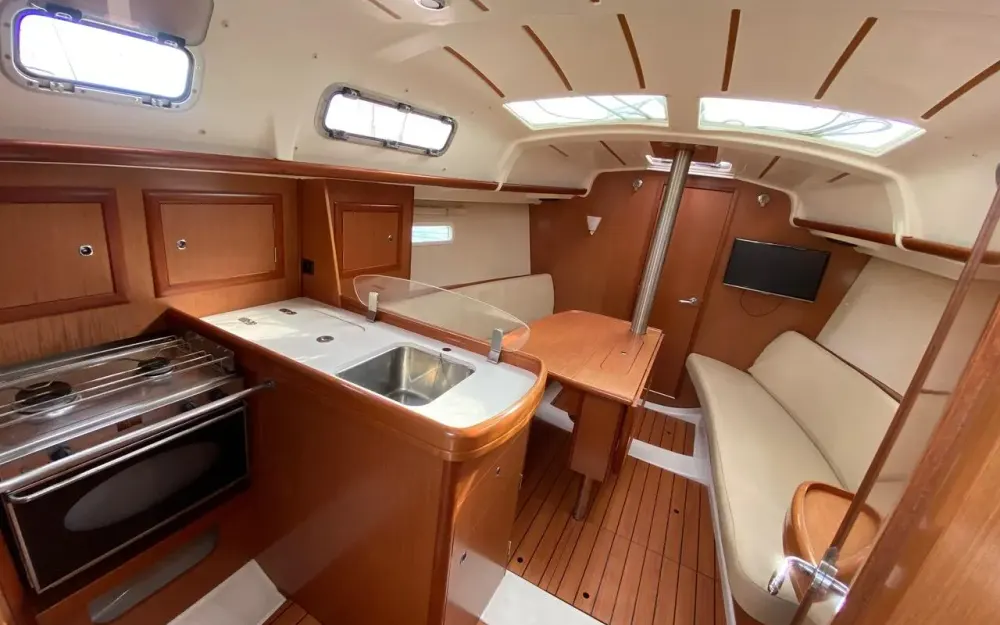 slider 1 Beneteau Oceanis 323 Clipper - null