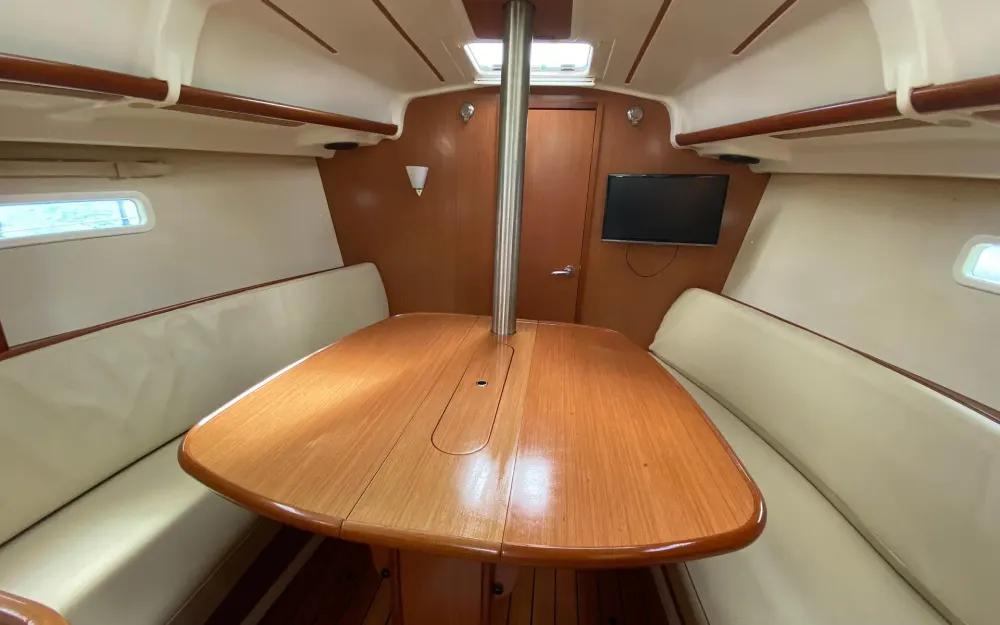 slider 2 Beneteau Oceanis 323 Clipper - null