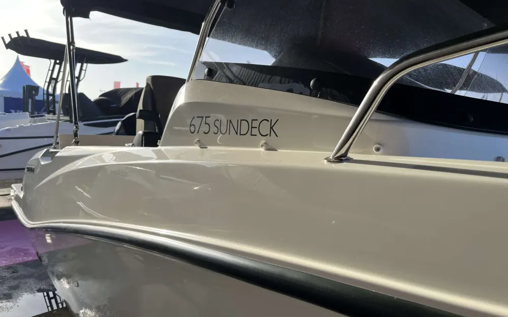slider 8 Quicksilver Activ 675 Sundeck