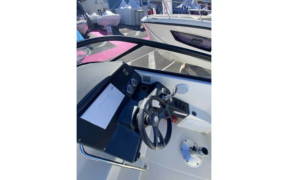 slider 11 Quicksilver Activ 805 Cruiser