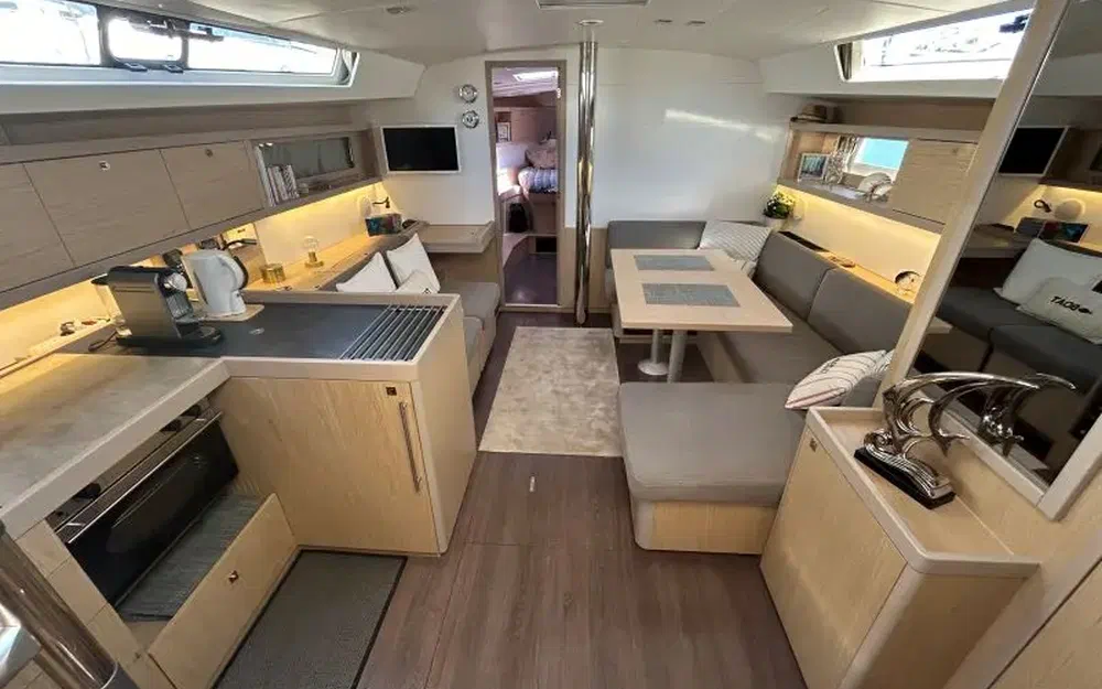 slider 2 Beneteau Oceanis 45