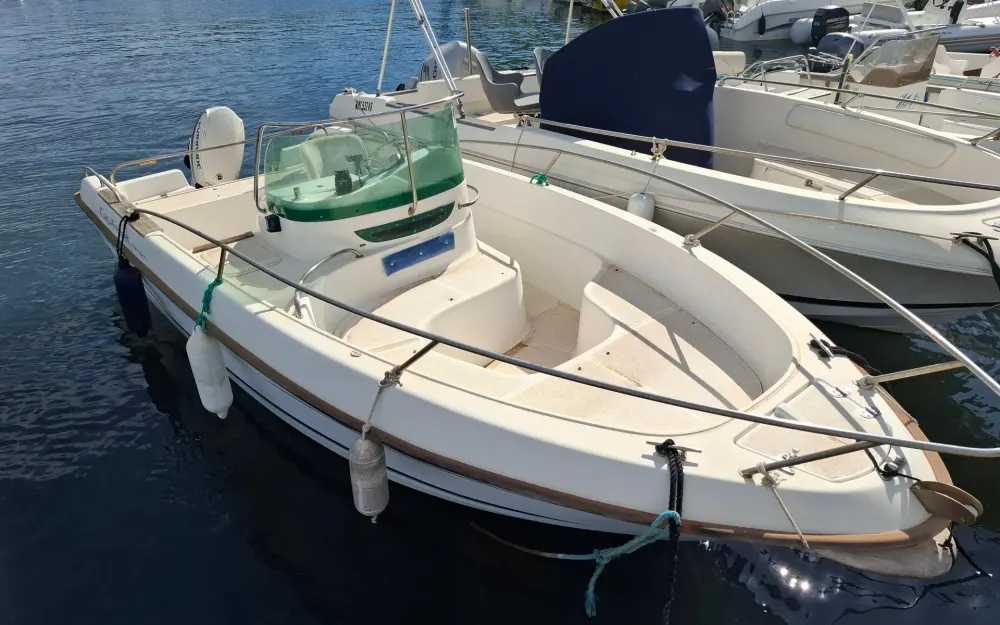 B2 MarineCap Ferret 550 Open