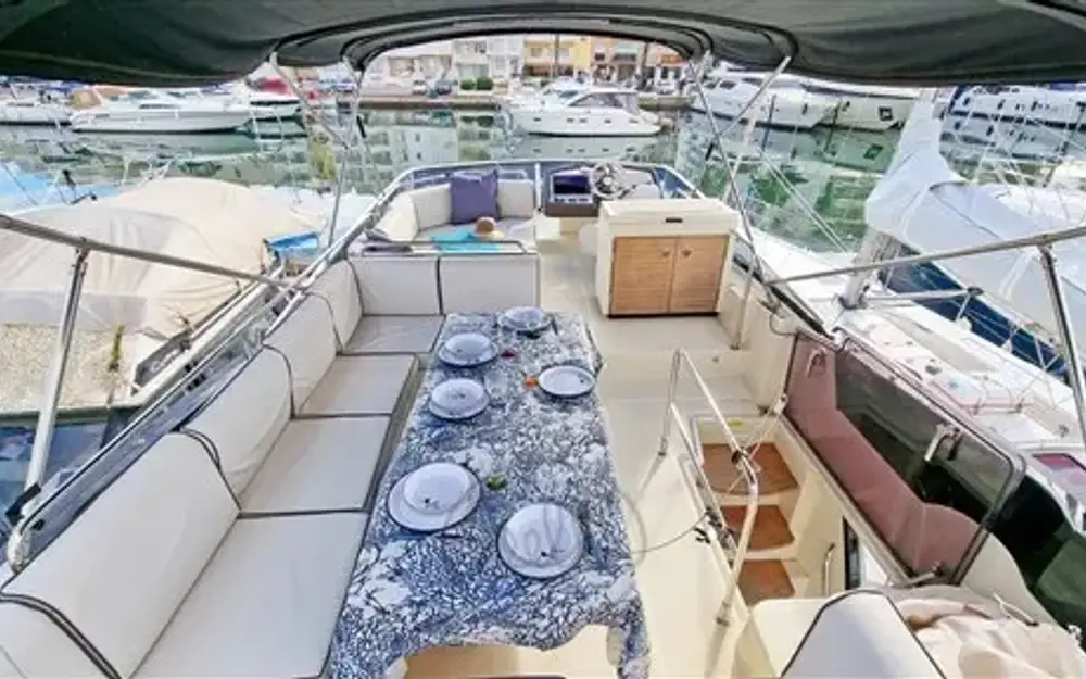 slider 5 Beneteau Monte Carlo 5