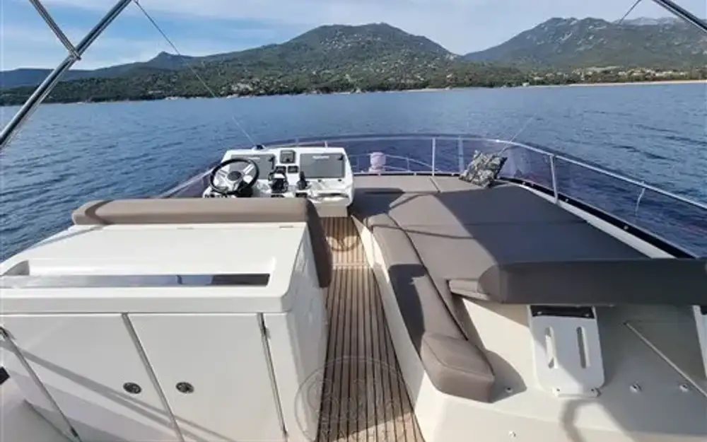 slider 3 Jeanneau Prestige 500 Fly