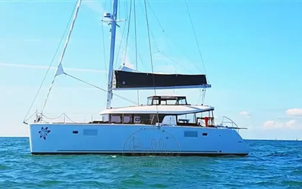 slider 1 Lagoon  450 Sport Top
