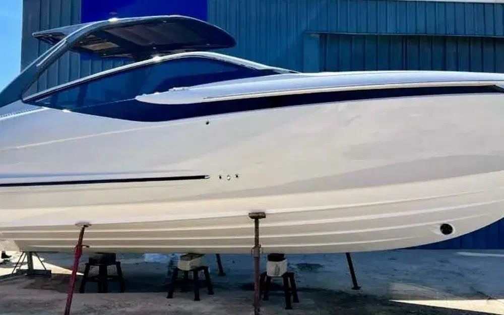 slider 1 Fairline F-Line 33