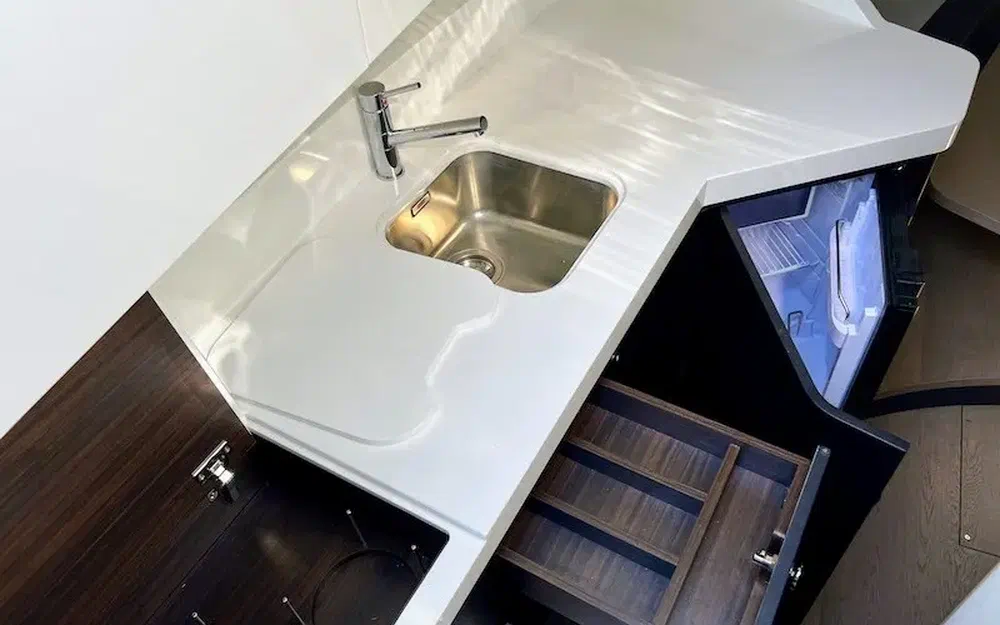 slider 19 Fairline F-Line 33