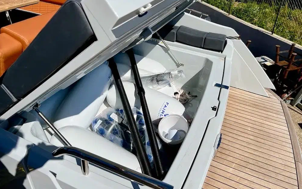 slider 22 Fairline F-Line 33