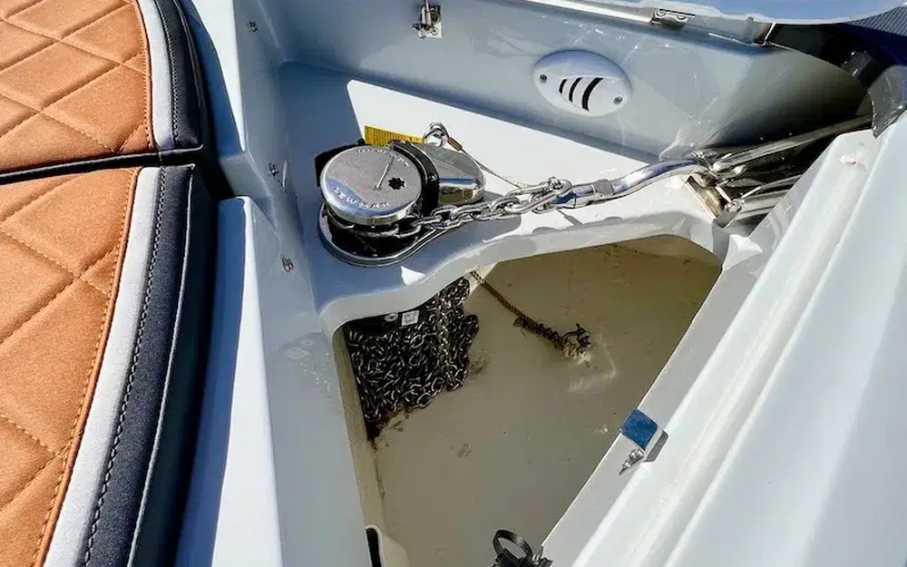 slider 4 Fairline F-Line 33