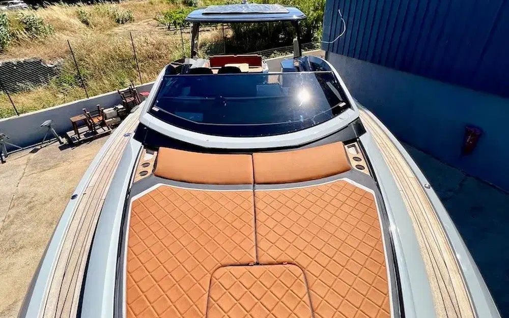 slider 5 Fairline F-Line 33