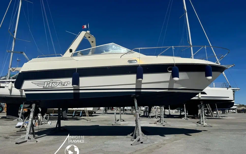 slider 1 Beneteau Flyer 8