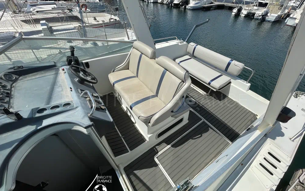 slider 4 Beneteau Flyer 8