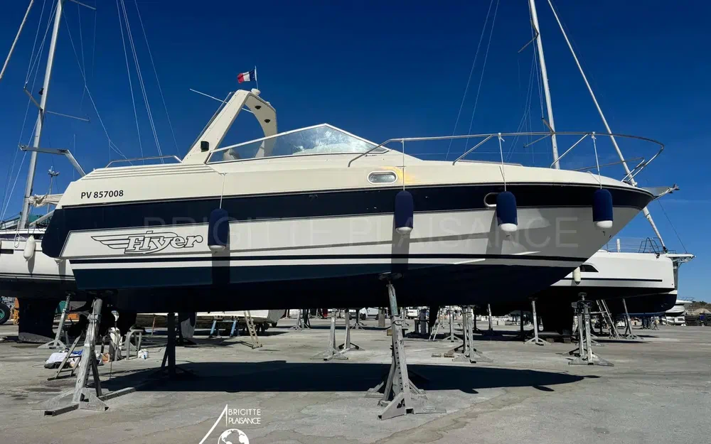 slider 1 Beneteau Flyer 8
