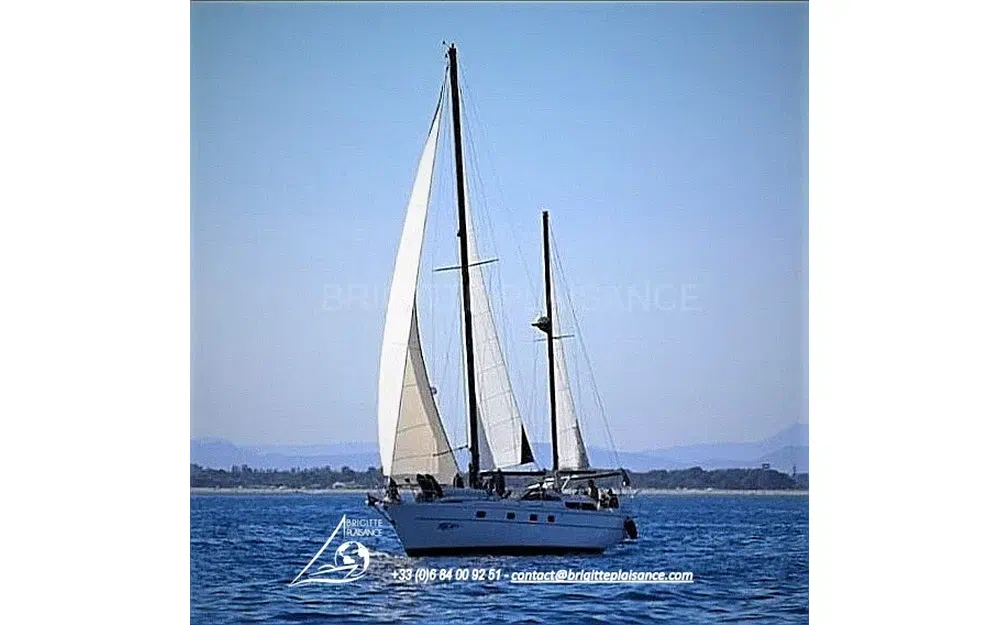 slider 12 Ferretti Altura 422