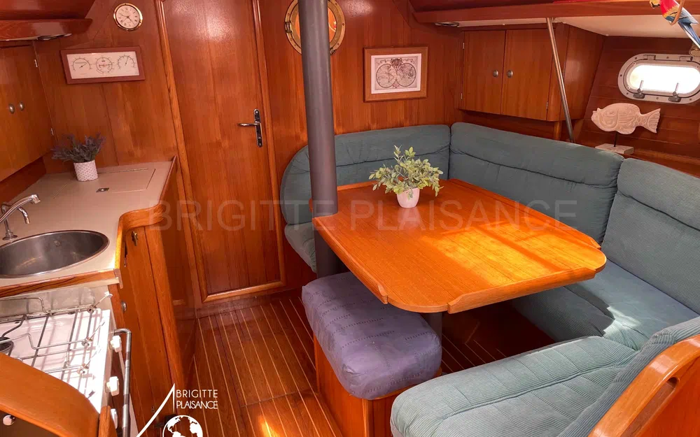 JeanneauSun Odyssey 33.1