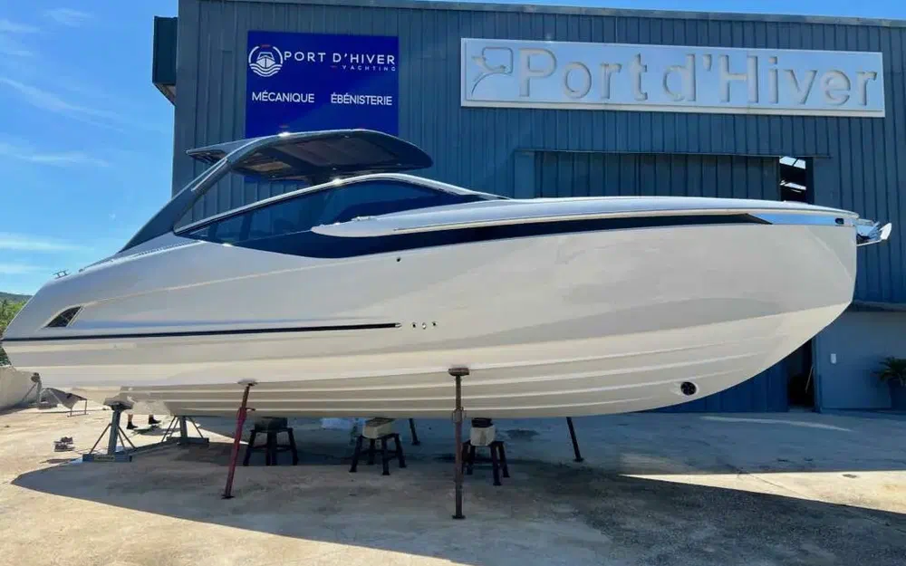 slider 0 Fairline F-Line 33