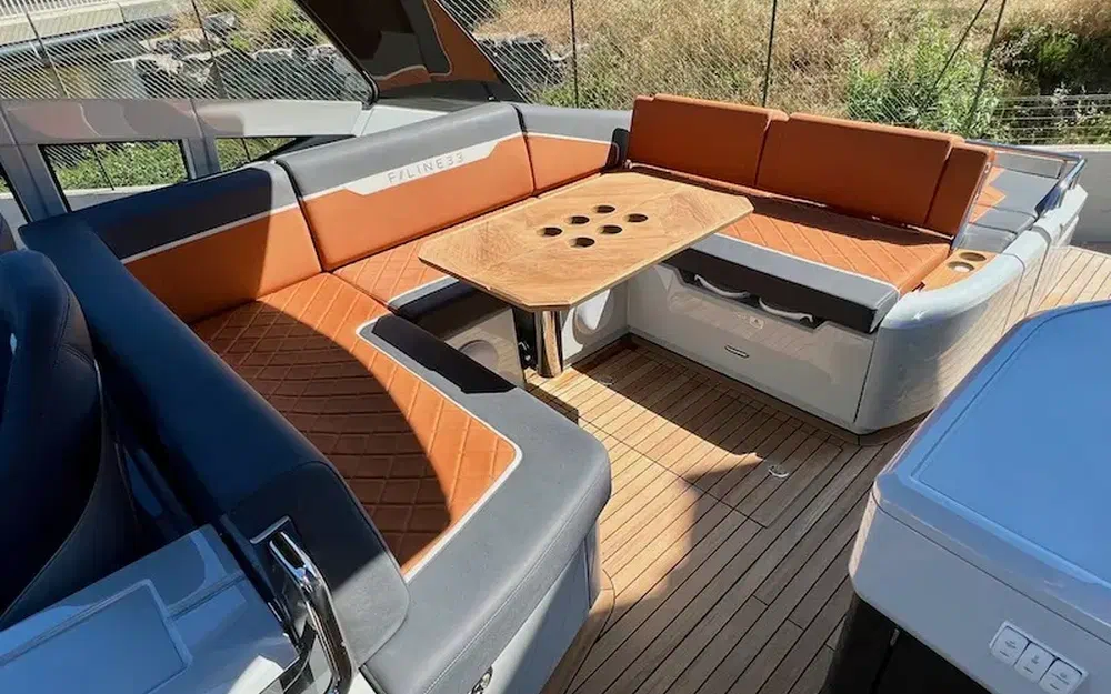 slider 9 Fairline F-Line 33