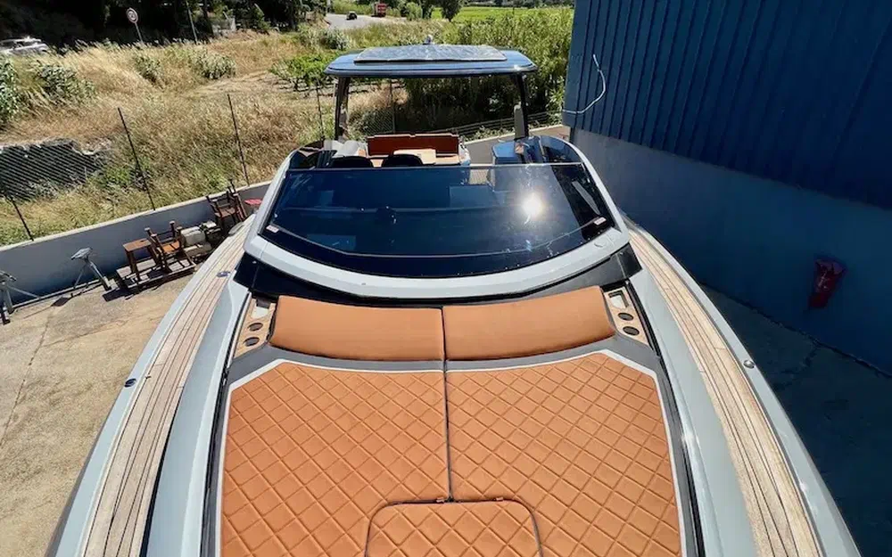 slider 17 Fairline F-Line 33