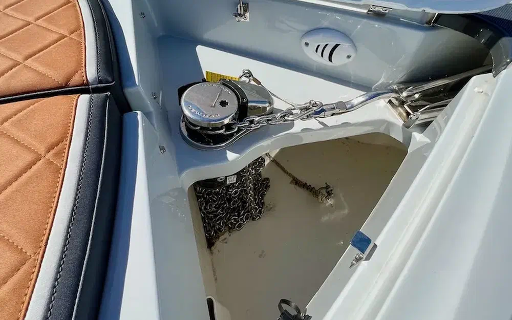 slider 18 Fairline F-Line 33