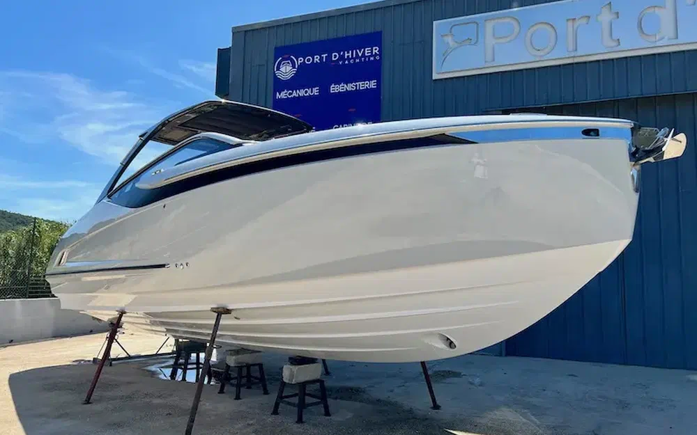 slider 1 Fairline F-Line 33