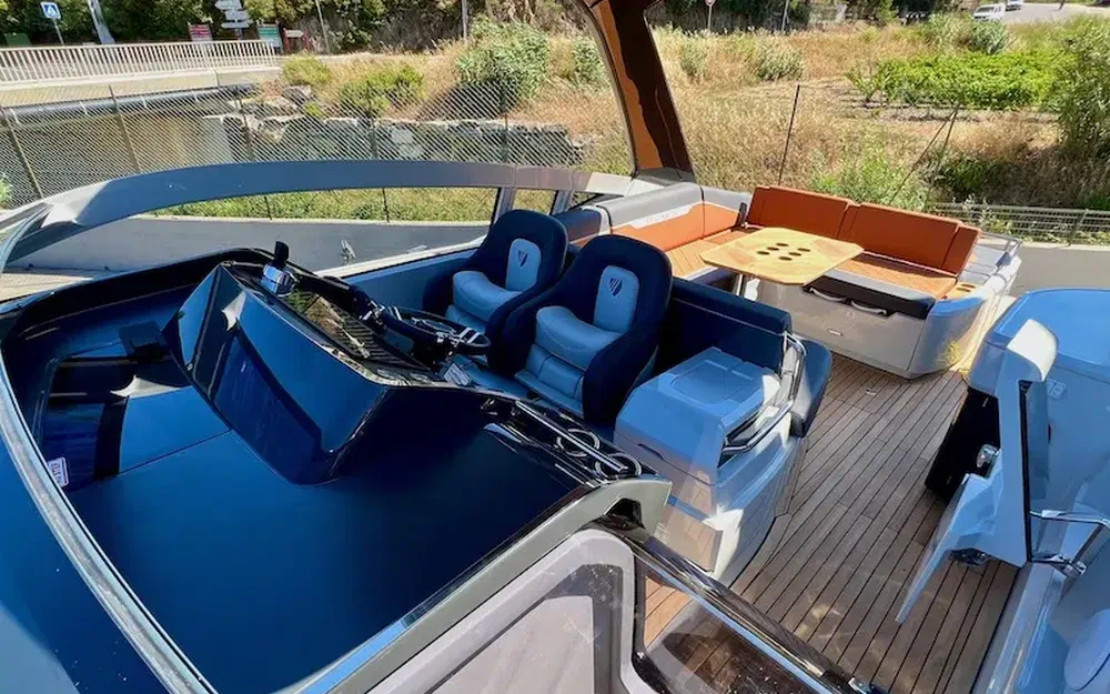 slider 19 Fairline F-Line 33