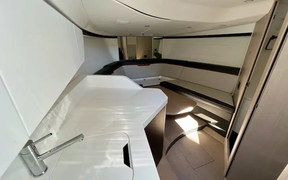 slider 20 Fairline F-Line 33