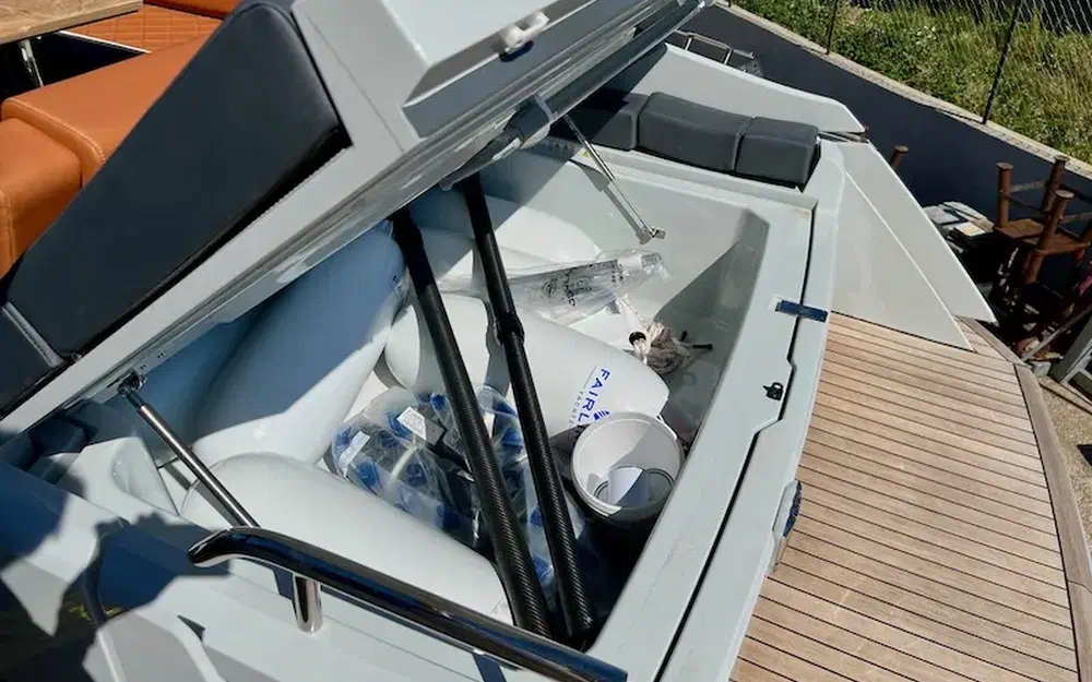 slider 24 Fairline F-Line 33