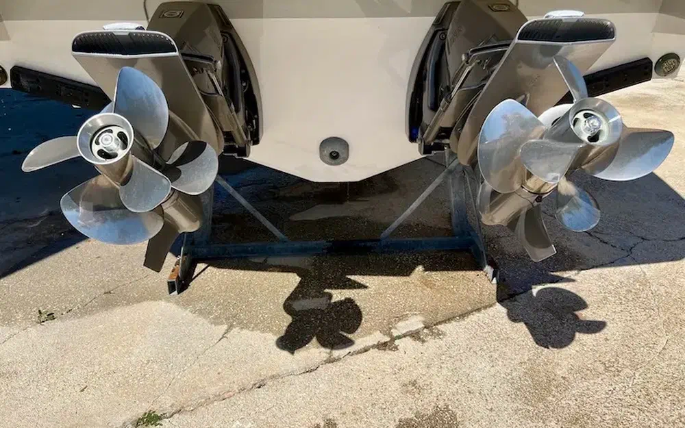 slider 4 Fairline F-Line 33