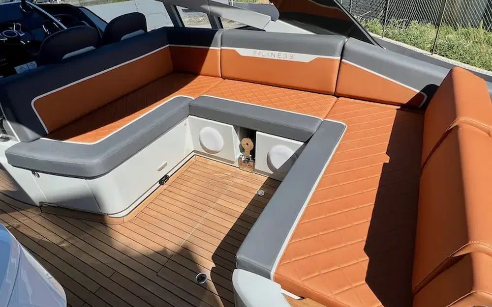 slider 7 Fairline F-Line 33