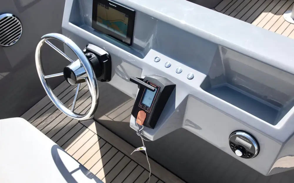 slider 10 Rand Boats Mana 23