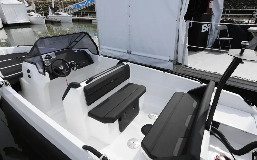 slider 11 Iron Boats  707 - null
