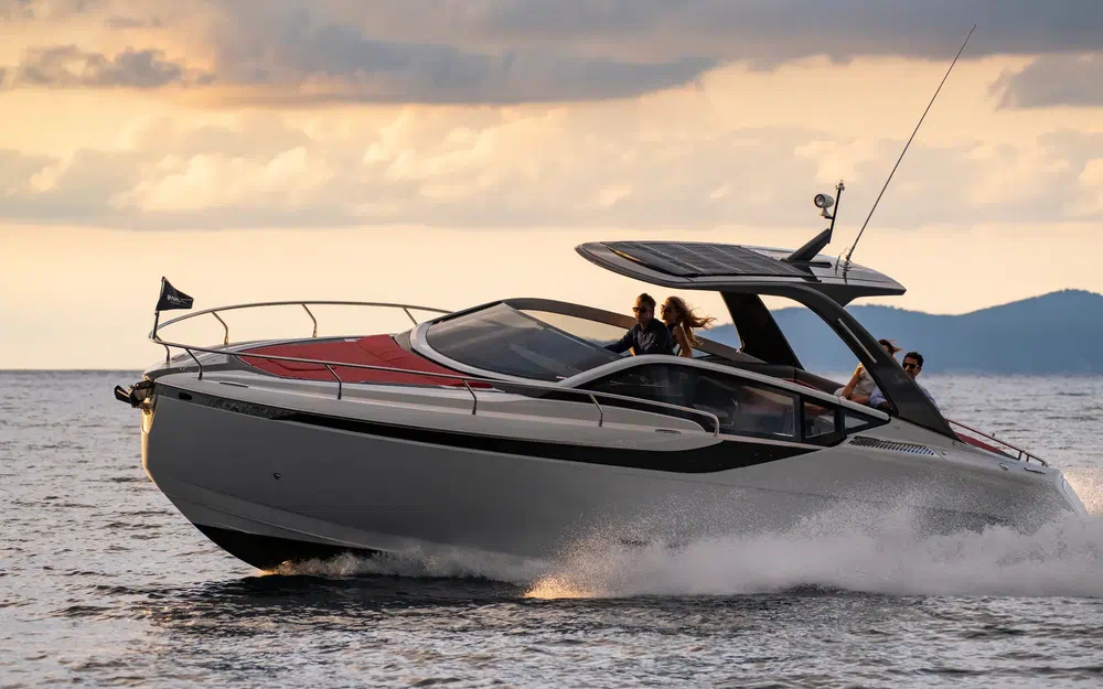slider 0 Fairline F-Line 33