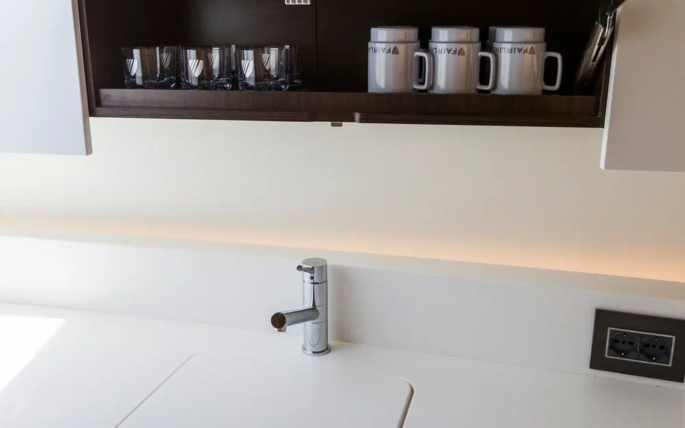 slider 14 Fairline F-Line 33