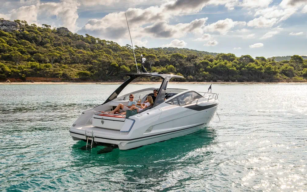 slider 3 Fairline F-Line 33
