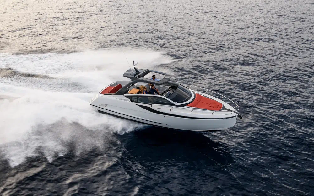 slider 4 Fairline F-Line 33