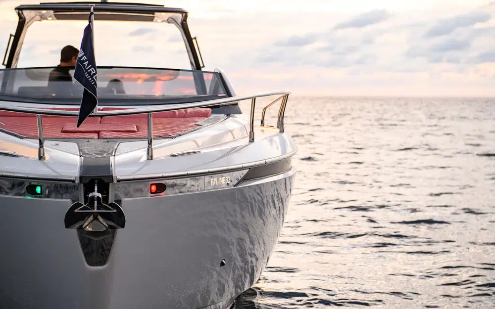 slider 6 Fairline F-Line 33