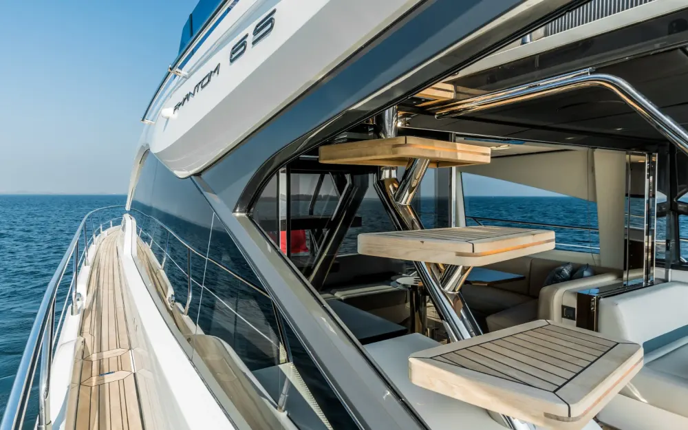slider 9 Fairline Phantom 65 - null
