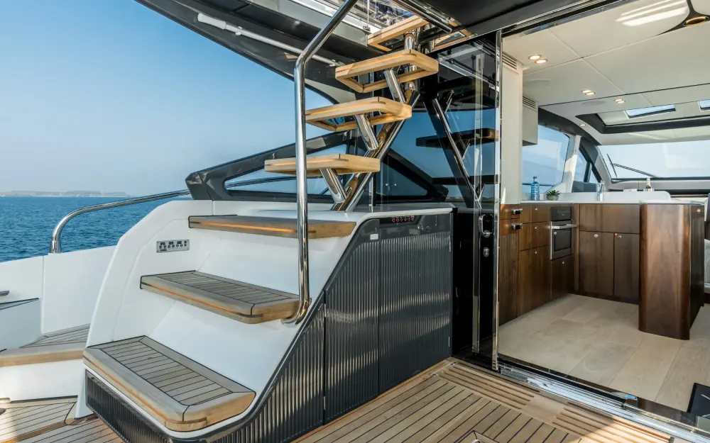 slider 10 Fairline Phantom 65 - null