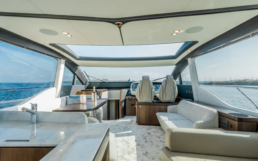 slider 17 Fairline Phantom 65