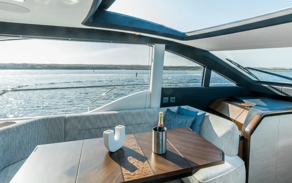 slider 18 Fairline Phantom 65 - null