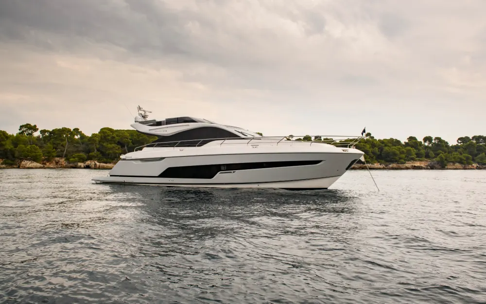 slider 2 Fairline Phantom 65 - null